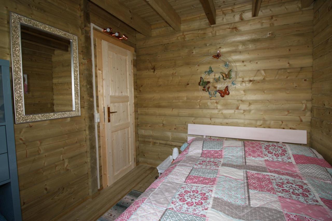 Villa Emilia - Gemuetliches Kinderfreundliches Blockhaus Mit Umzaeuntem Garten Sint-Annaland Extérieur photo