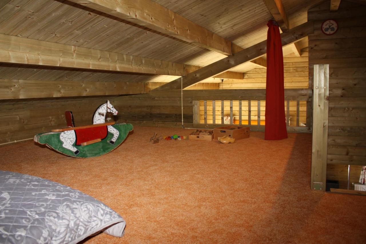 Villa Emilia - Gemuetliches Kinderfreundliches Blockhaus Mit Umzaeuntem Garten Sint-Annaland Extérieur photo