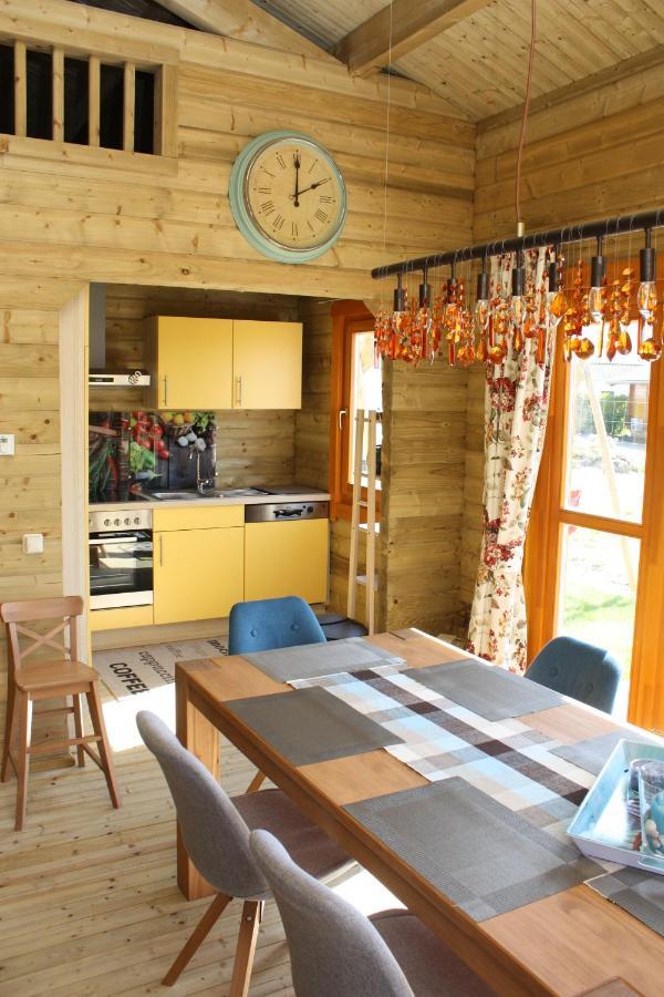 Villa Emilia - Gemuetliches Kinderfreundliches Blockhaus Mit Umzaeuntem Garten Sint-Annaland Extérieur photo