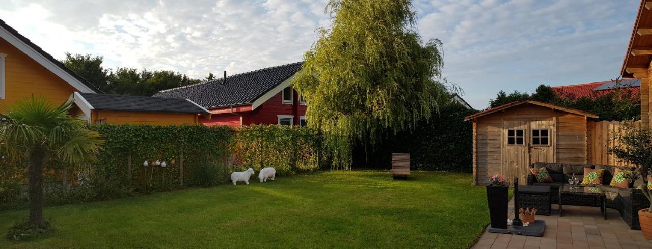 Villa Emilia - Gemuetliches Kinderfreundliches Blockhaus Mit Umzaeuntem Garten Sint-Annaland Extérieur photo