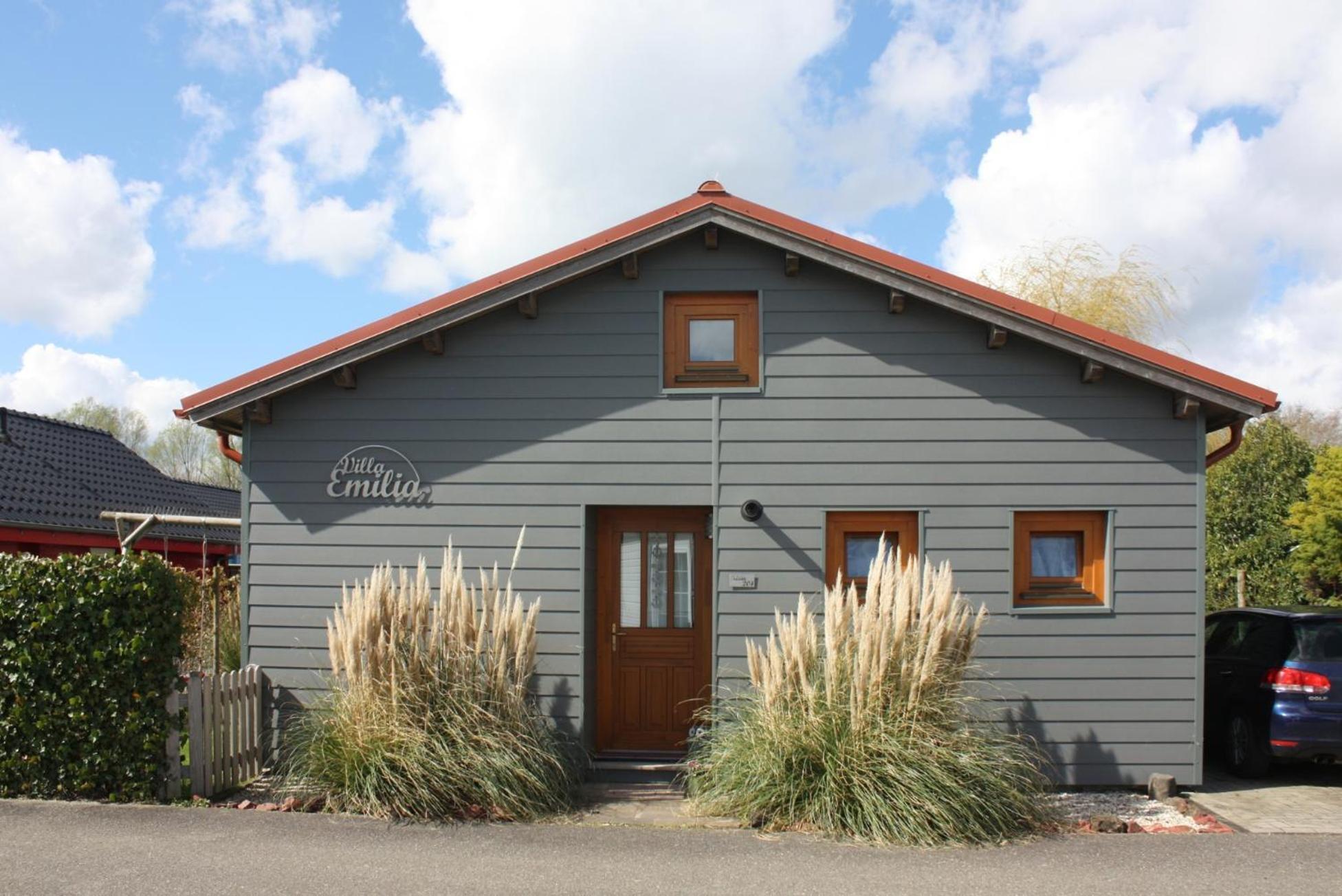 Villa Emilia - Gemuetliches Kinderfreundliches Blockhaus Mit Umzaeuntem Garten Sint-Annaland Extérieur photo