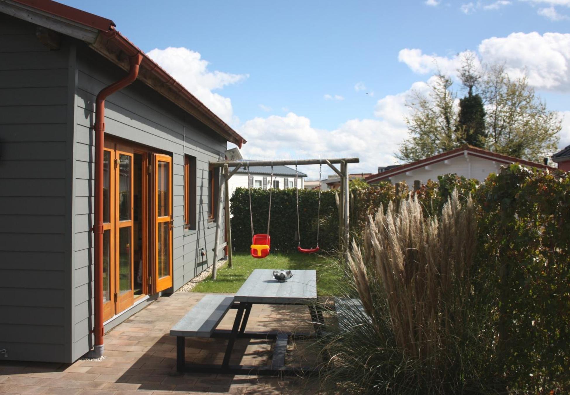 Villa Emilia - Gemuetliches Kinderfreundliches Blockhaus Mit Umzaeuntem Garten Sint-Annaland Extérieur photo