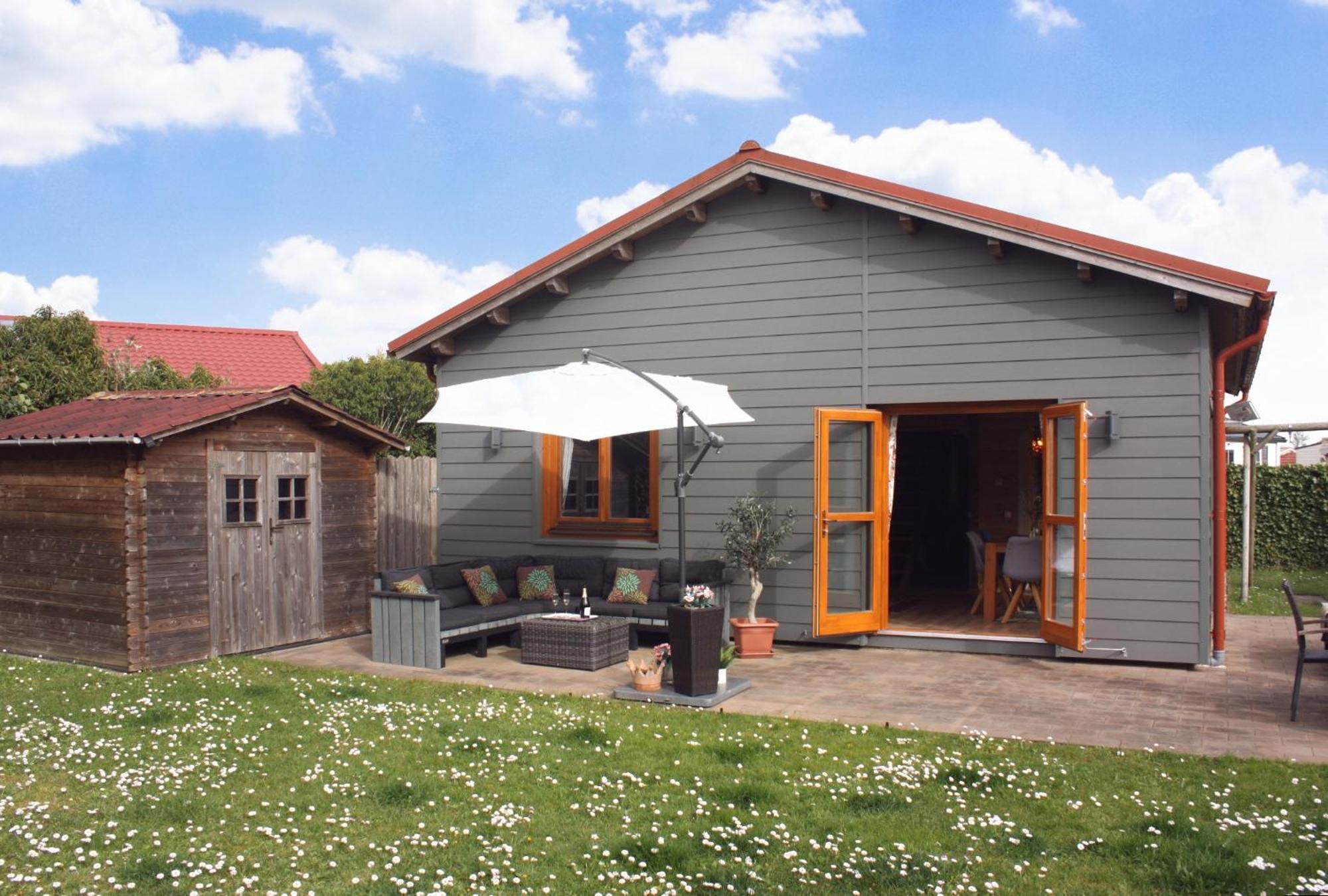 Villa Emilia - Gemuetliches Kinderfreundliches Blockhaus Mit Umzaeuntem Garten Sint-Annaland Extérieur photo